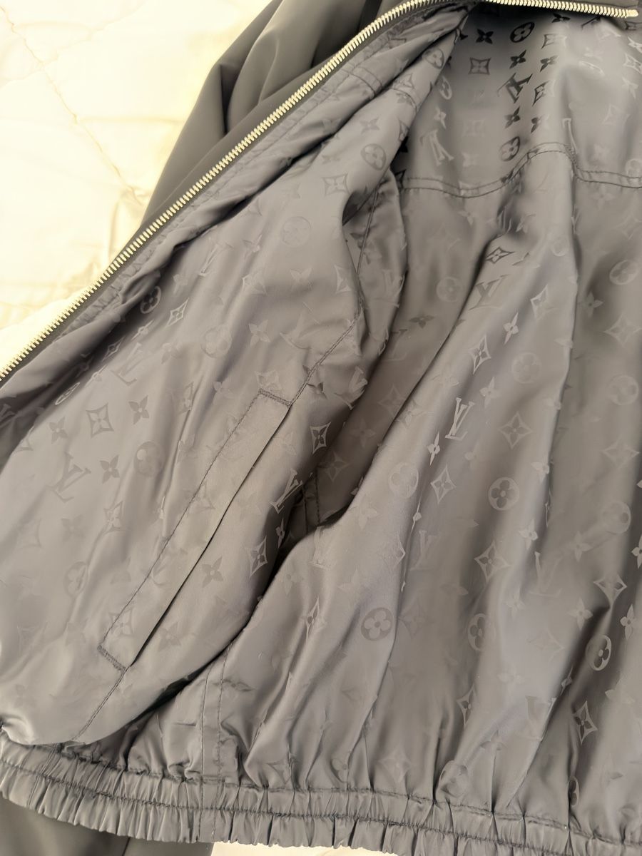 Louis Vuitton Vestes: Louis Vuitton Jacke – D'occasion à Pfäffikon SZ par NicMarKom 2