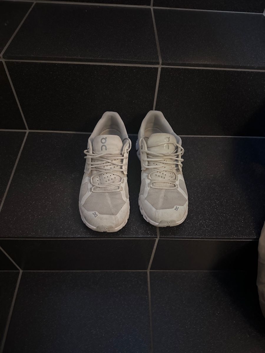 On Scarpe da donna: ON Cloud Laufschuhe Weiss Gr. 40 Damen – Usato da Gossau SG venduto da lav_5wqq 2