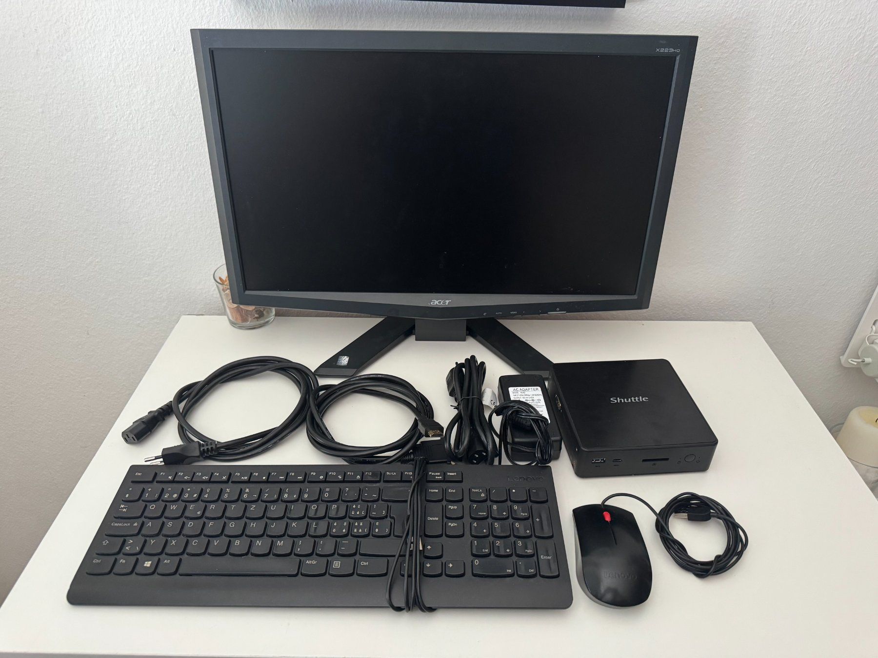 PC: Mini PC complet Shuttle avec écran, clavier et souris – Usato da Fribourg venduto da C.Garcia 4