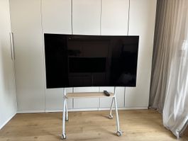 Samsung 55 Zoll Curved Fernseher inkl. mobilem TV-Ständer