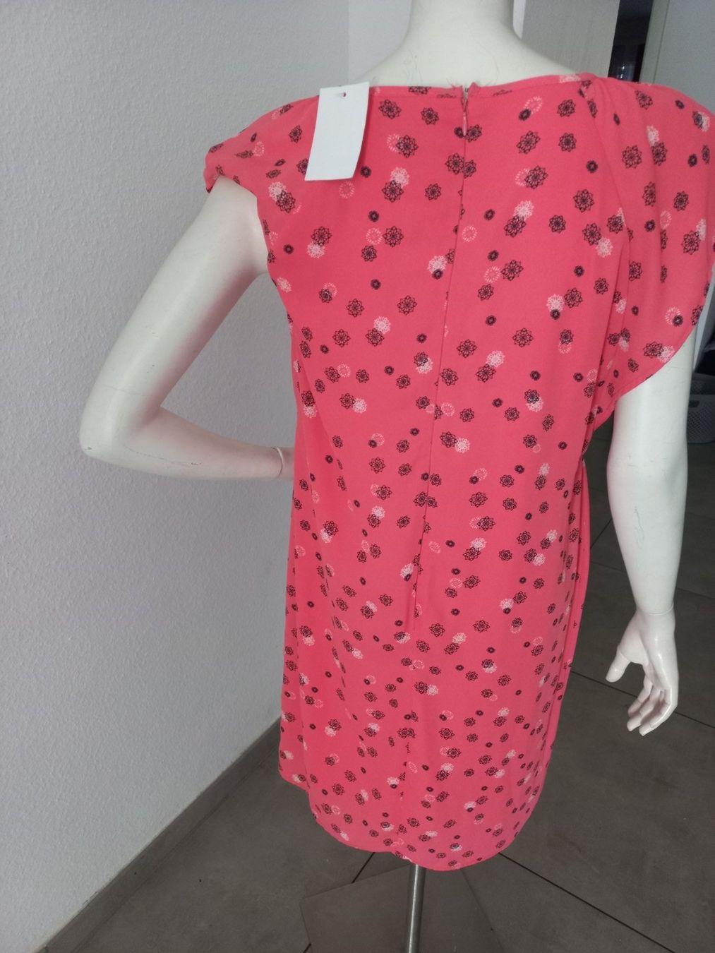 Robes: Kleid – Neuf (Voir description) à Basel par zaa_7ft5 1