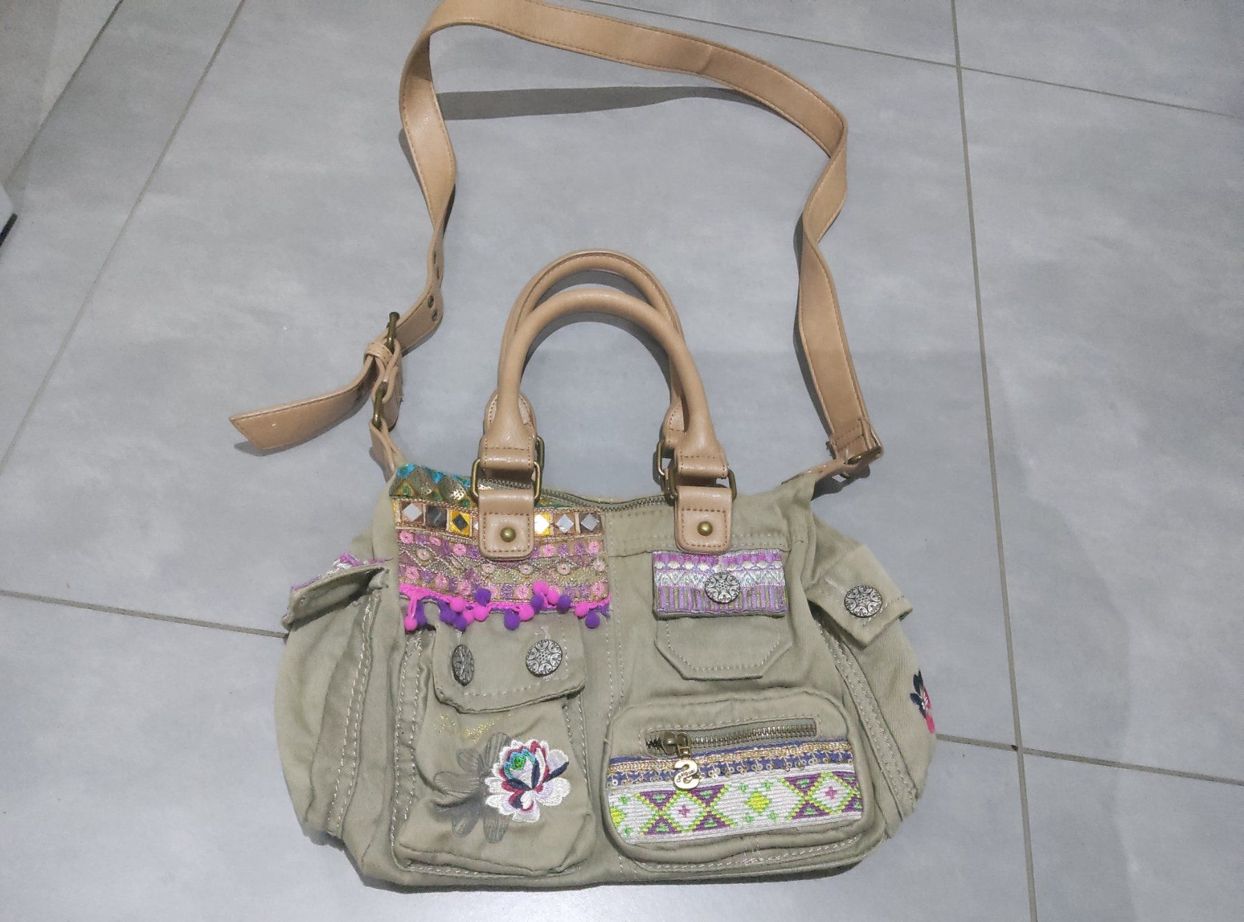 Taschen für Damen: Desigual – Gebraucht aus Vicques von prairie0809