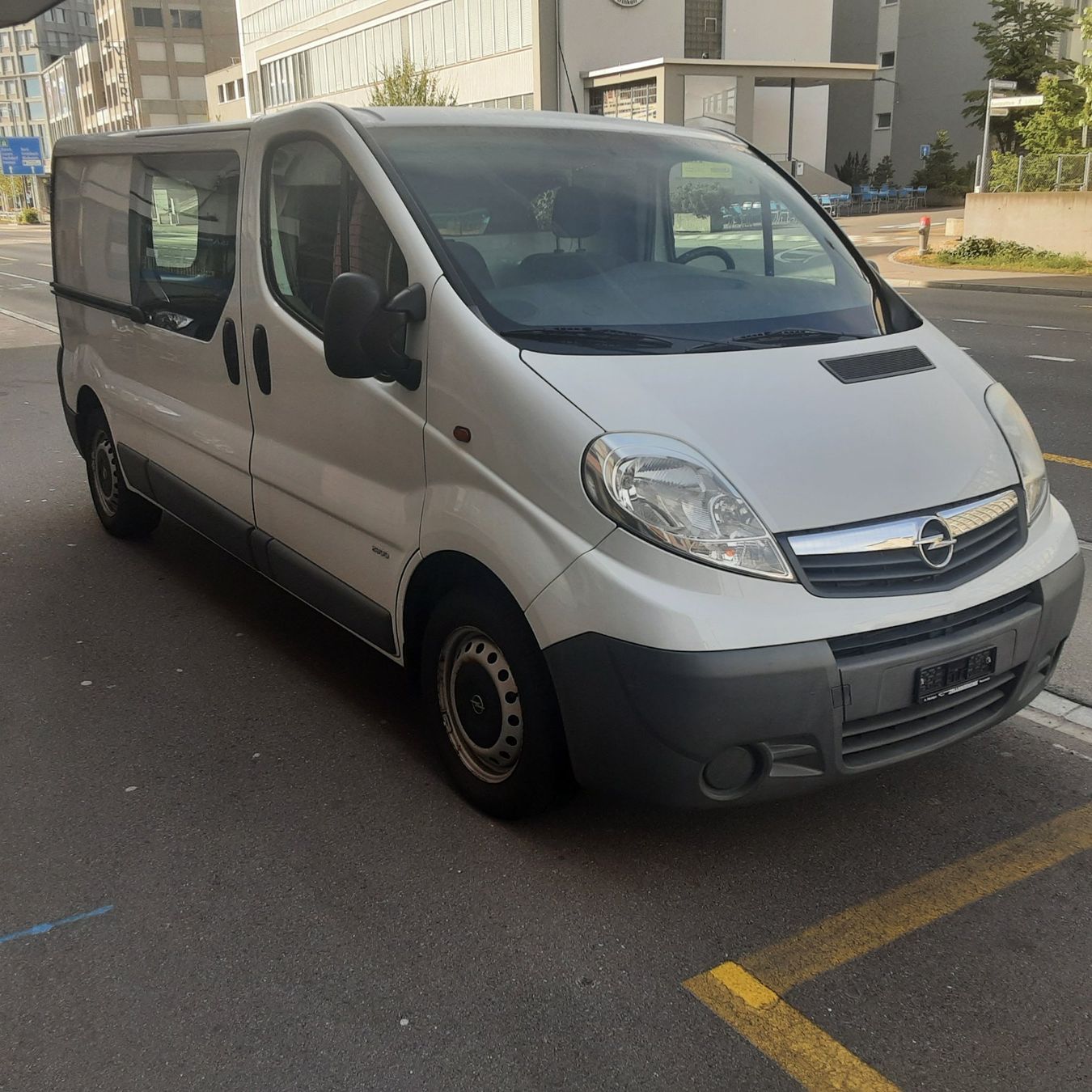 Opel Veicoli commerciali: Opel Vivaro 2.0CDTI L2 H1 – Usato da Emmenbrücke venduto da Zoll58