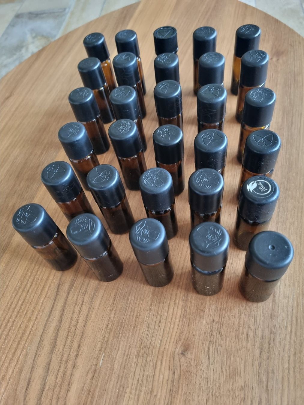 Laborzubehör: 30x Apothekerflaschen à 10ml – Gebraucht aus Jona von YinYang9