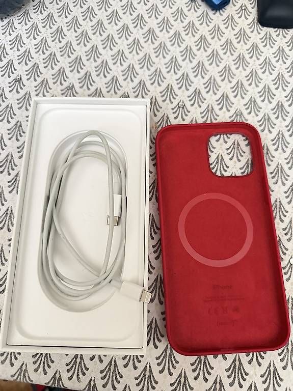 Apple Portables: iPhone 12 pro max – D'occasion à Genéve par 9atoussa