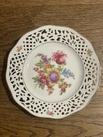 Schumann Arzberg Teller mit Blumenmotiv und Lochrand 35