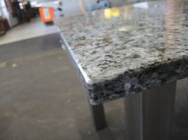 zu verkaufen: Granittisch mit Edelstahl Unterbau