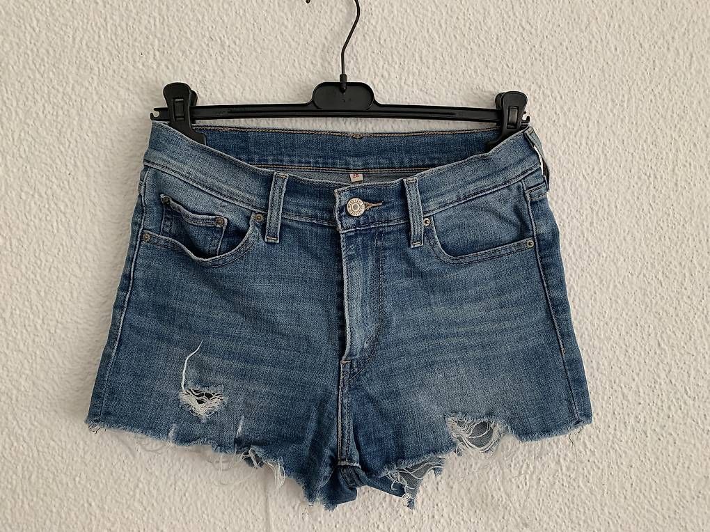 Levi's Jeans: Levi's Shorts Grösse 28 – Usato da Egerkingen venduto da TizianaG.