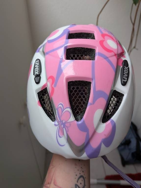 Uvex Caschi: Kinder Velohelm – Usato da Zuchwil venduto da Miss-Sunshine