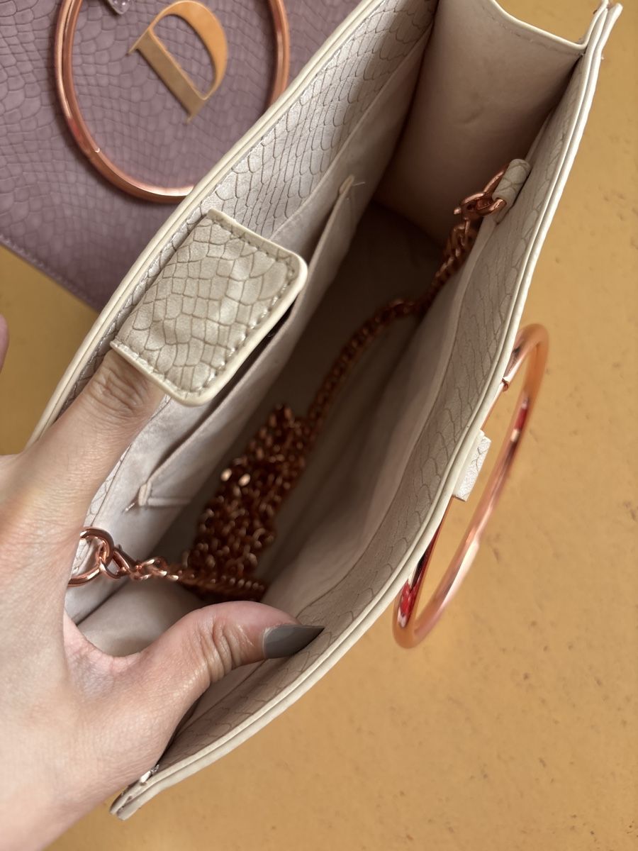 Borse da donna: Zwei Handtaschen/Schultertaschen – Nuovo (secondo la descrizione) da Zürich venduto da del_gdm2 2