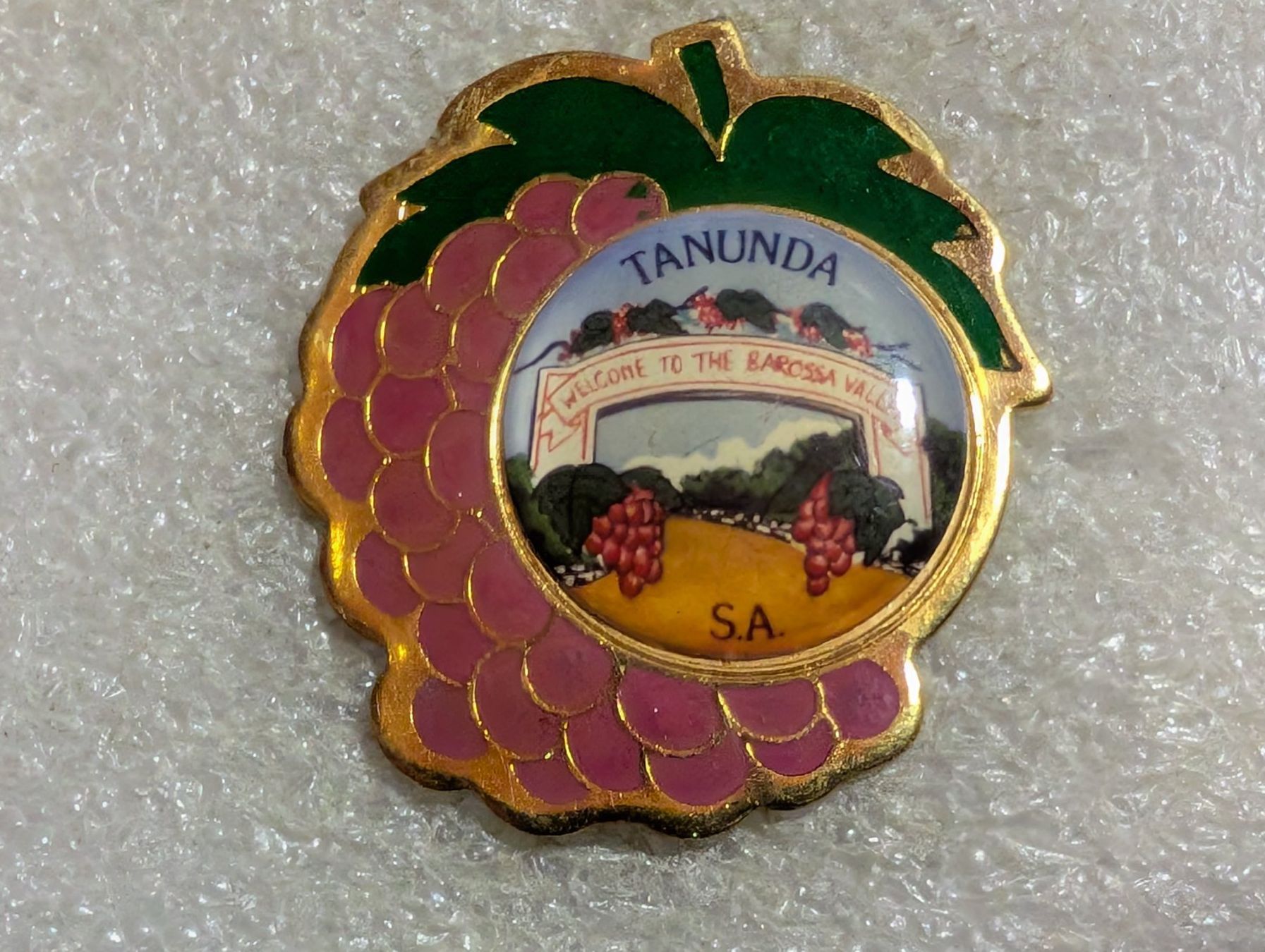 Placchette & Badge: Ansteckpin 221: Tanunda – Usato da Oppligen venduto da Pin-Fall-Shop