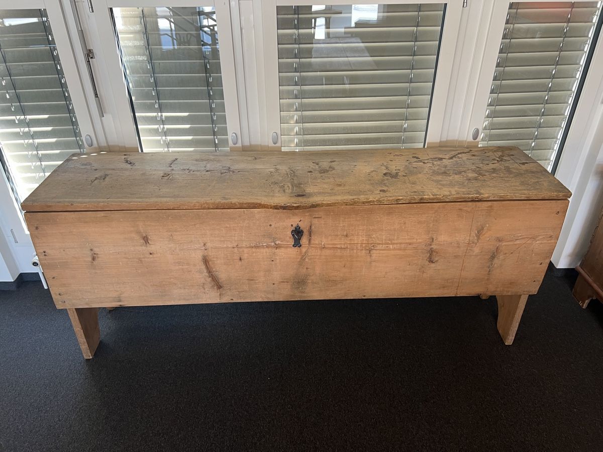 Cassapanche: Wangentruhe 18.Jhd GR – Usato da Gossau SG venduto da Keller-Antiques 2