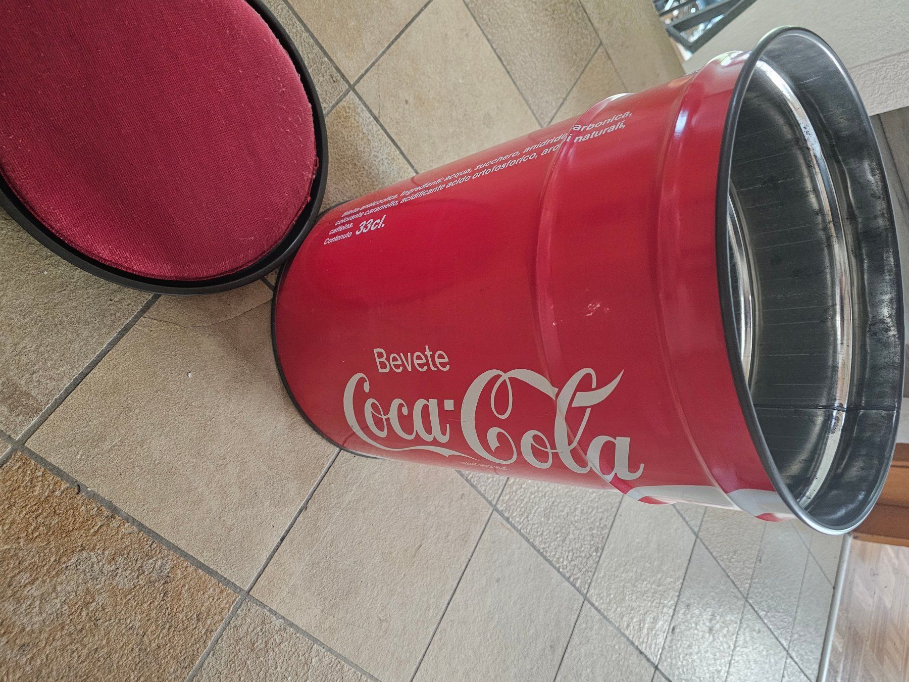 Sgabelli: Coca Cola Hocker / Blech mit Sitzfläsche/Zustand: gebraucht – Usato da Effretikon venduto da Porsche910 4