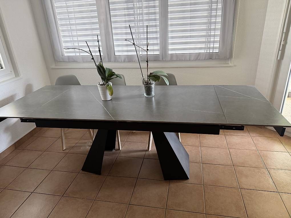 Conforama Tables: Table à manger extensible 160/90 à 240/90 – Neuf (Voir description) à Ollon VD par reefguard 1