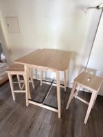 Bartisch mit 2 Hockern