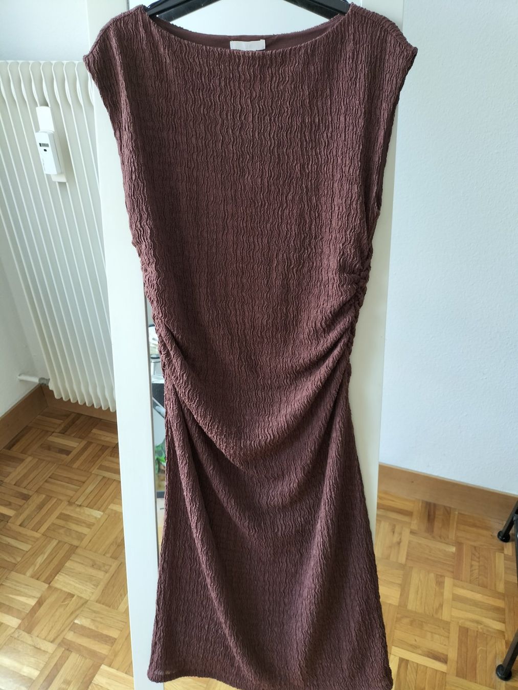 H&M Vestiti: Robe marron texturée chic et moulante H&M L – Usato da Clarens venduto da fashionfou 4