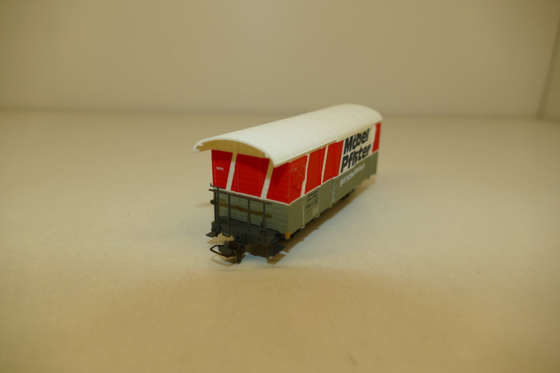 Bemo Modellini di ferrovie: Bemo H0m: RhB Güterwagen Möbel Pfister – Nuovo (secondo la descrizione) da Niederhasli venduto da rail-duerst 3