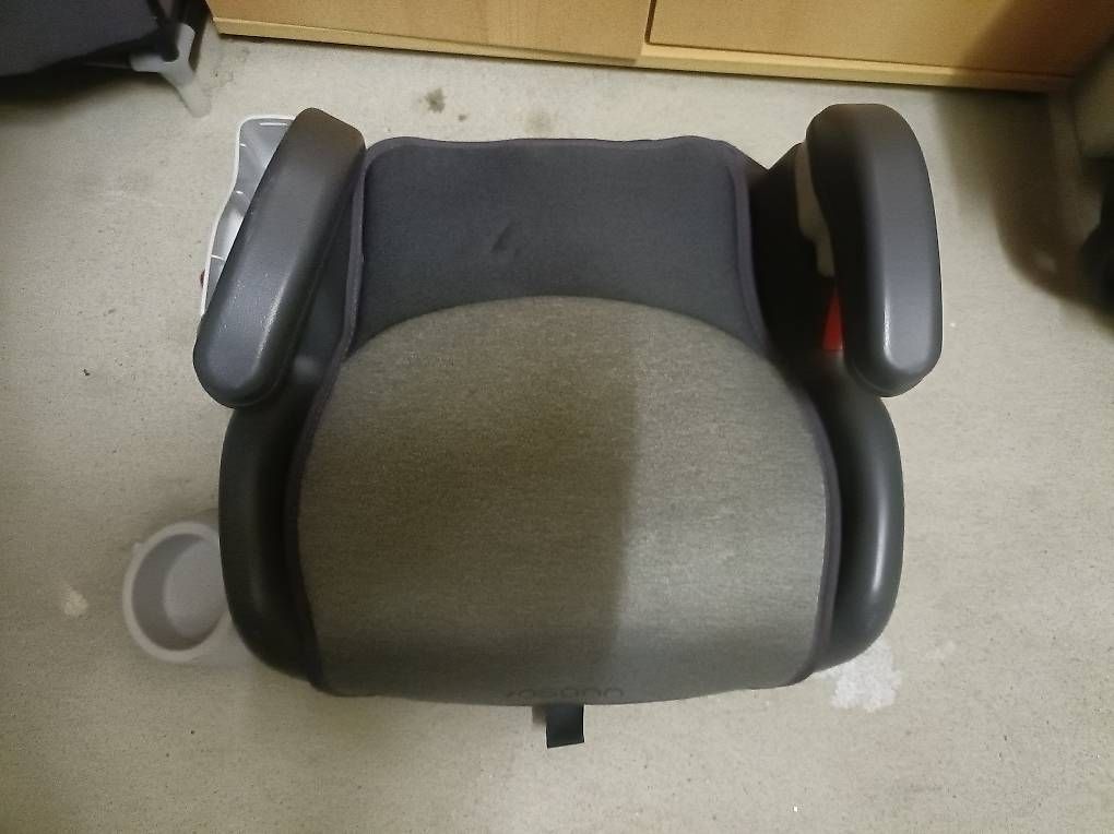 Seggiolini per auto: Un seggiolino auto e uno da pranzo – Usato da Ligornetto venduto da p5m23 1