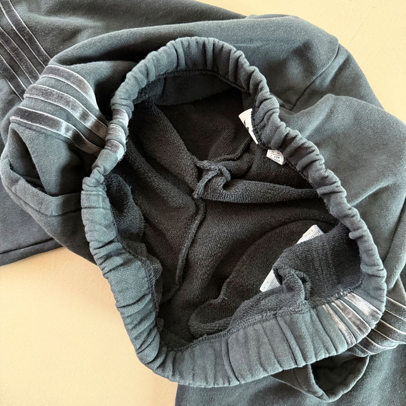 Adidas Pantalons: ADIDAS Jogginghose 🖤 – D'occasion à zürich par vintage12 8