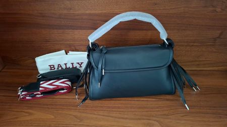 Sac à main Bally noir en cuir véritable, comme neuf!