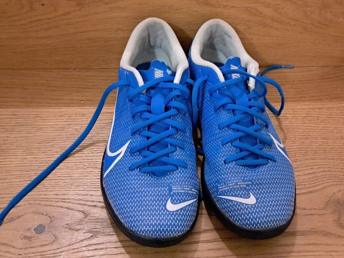 Nike Scarpe per ragazzi: Fussball / Hallenschuhe Nike Gr.35 – Usato da Mauren venduto da juma0001