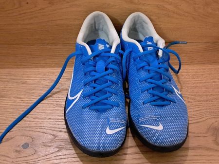 Fussball / Hallenschuhe Nike Gr.35