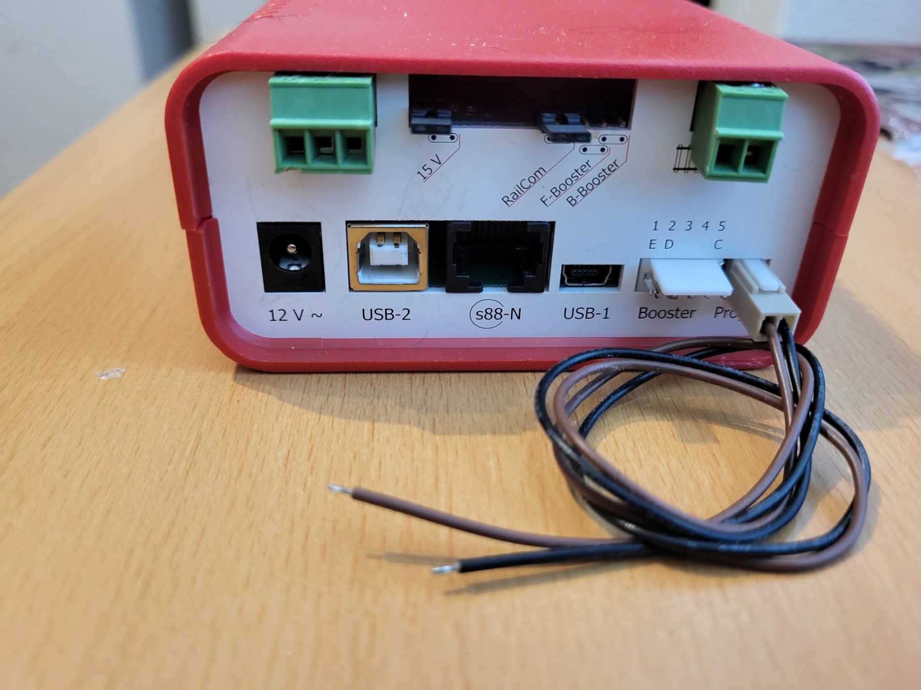 Modellini di ferrovie: Modelbahn Digital-Centrale Tams Redbox-R – Usato da Winterthur venduto da stutzrolf70 1