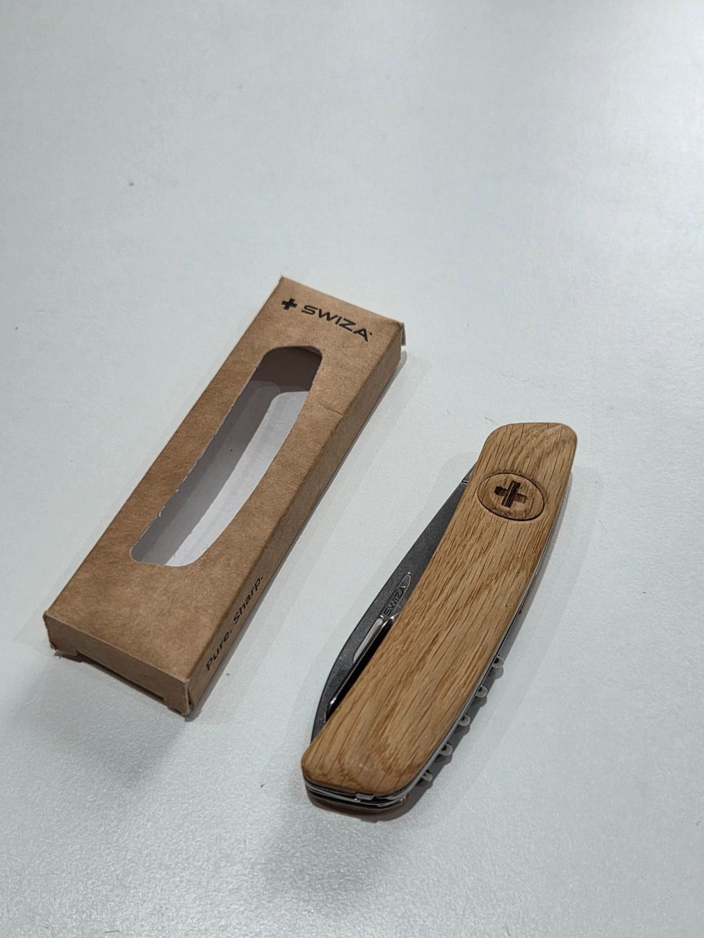 Swiza Taschenmesser: Swiza Taschenmesser Large Eicheholz matt – Neu und originalverpackt aus Derendingen von CoolerBenutzername