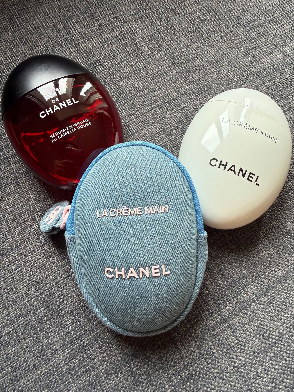 Chanel Make-up: Chanel La Creme Mains Limited Edition Denim Case – Neu und originalverpackt aus Luzern von sas_r89l