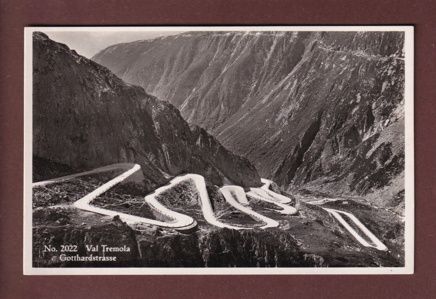 Cartoline postali: VAL TREMOLA - Gotthardstrasse – Usato da Pully venduto da nicecards