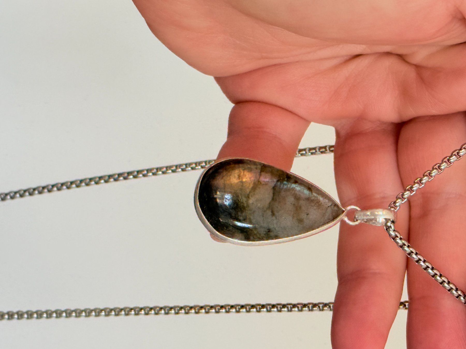 Ketten: Collier avec labradorite - Élégant & Naturel! – Neu und originalverpackt aus Genève von AWWA 2