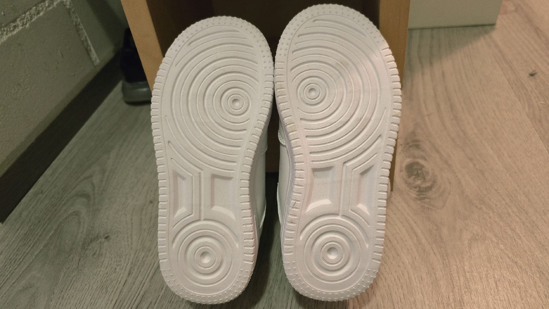 Scarpe per ragazze: Sneakers Stitch  Neu  gr. 30 – Nuovo (secondo la descrizione) da Wängi venduto da tamaso11 3