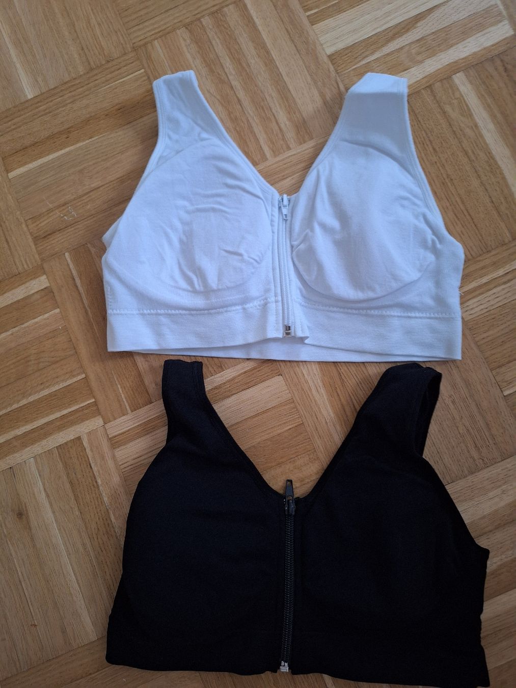 Autres dessous: Top – Neuf (Voir description) à Anwil par sar_s77s