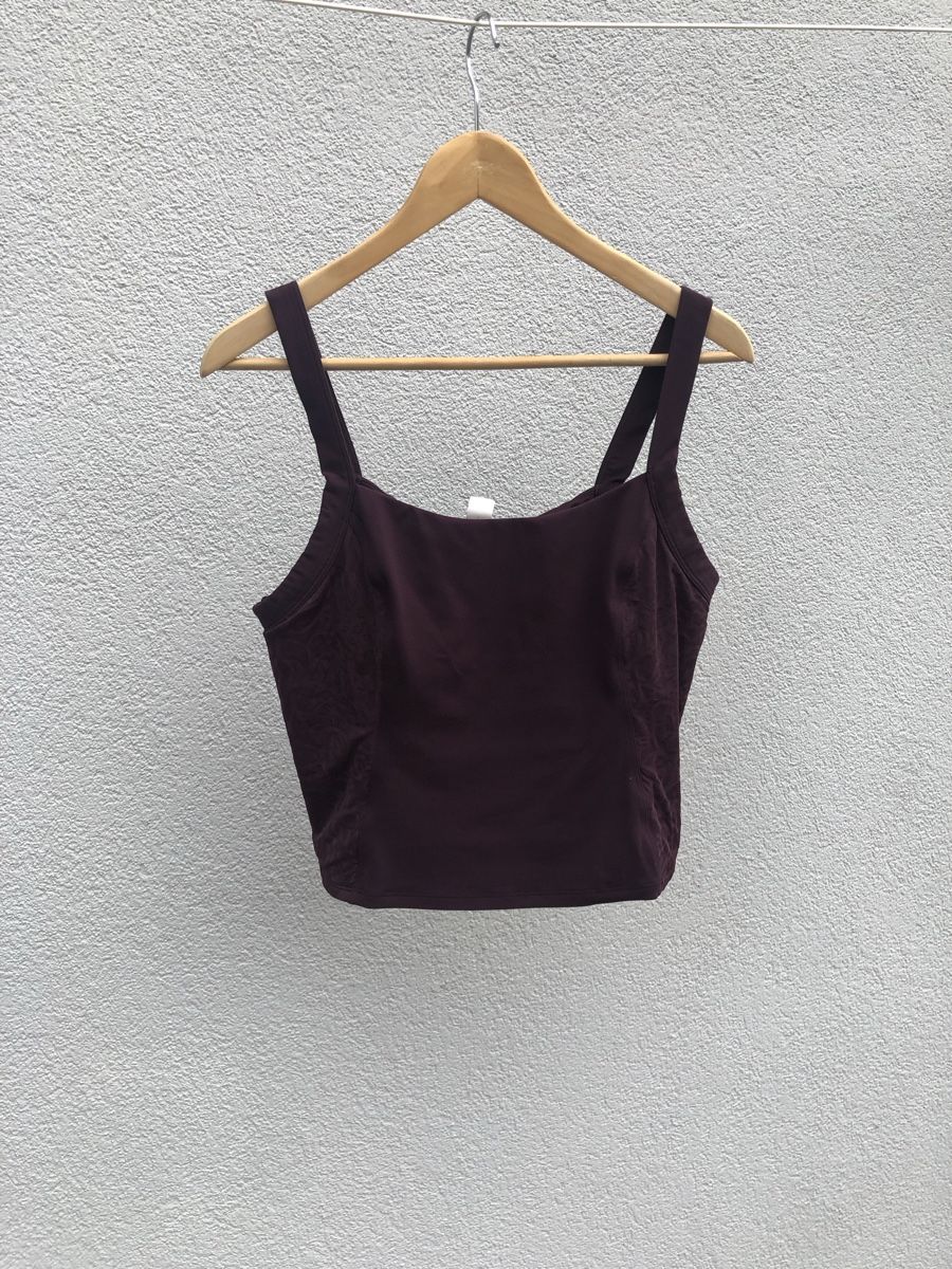 Lululemon Tops: LuluLemon Burgundy Top – Gebraucht aus Fribourg von ann_l9b7