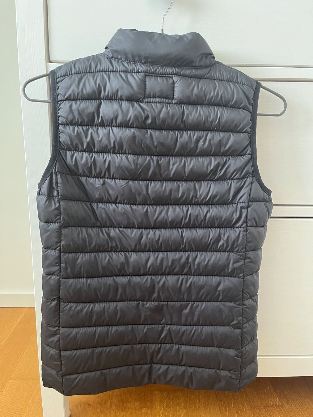 Guess Altro abbigliamento per bambina: Weste Guess Gr. 128/134 – Usato da Urdorf venduto da liska55 1