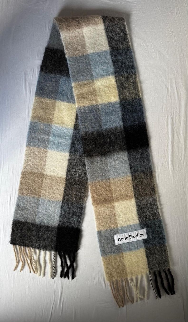 Acne Studios Foulard & Sciarpe: Acne Studios Schal - kariert – Usato da Vilters venduto da Sidsel_M