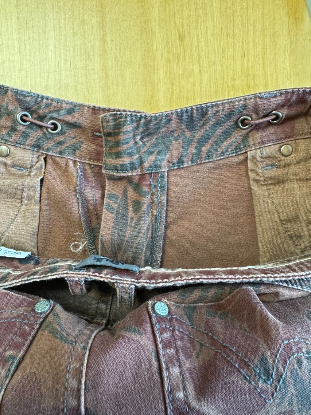 Nile Pantaloni: Hose von Nile mit Blumenmuster – Usato da Stäfa venduto da Mofi8712 8