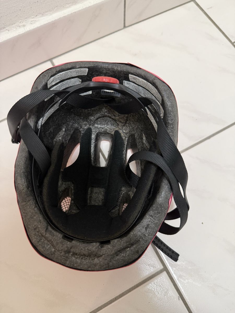 Helme: Kinderhelm – Gebraucht aus Nussbaumen AG von bar_b6g2 3