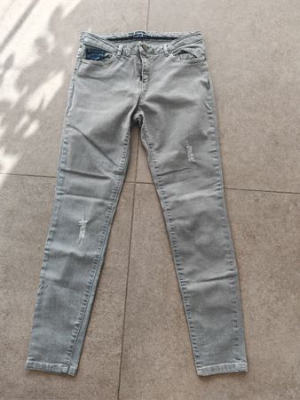 Pantalon qui arrive à mi cheville taille 38