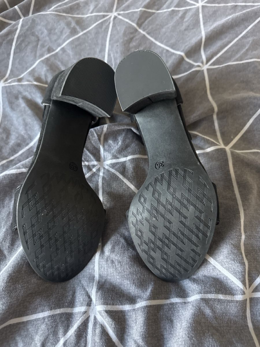 Damenschuhe: Schwarze Absatzschuhe, Grösse 36 – Gebraucht aus MOEHLIN von slg_7rmx 2