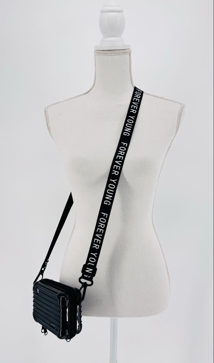 Taschen für Damen: # WOMAN - Umhängetasche # – Gebraucht aus Bolligen von secondhand-with-love