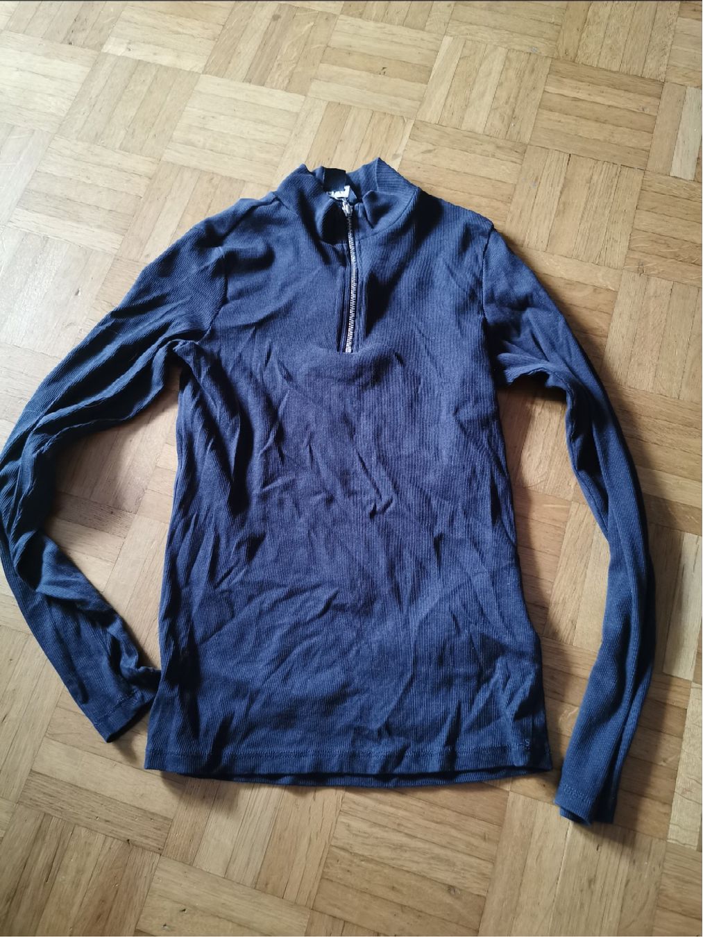 Kleiderpakete: Pullover und Sweatshirt Gr. S, Highwaist-Jeans Gr. 29 – Gebraucht aus Basel von grandfamily 2