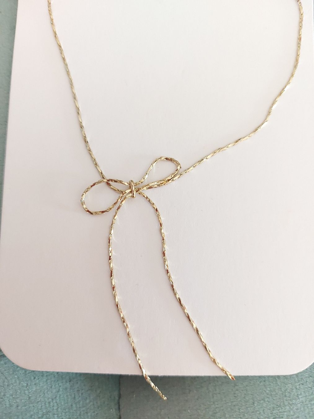 Colliers: Collier noeud fin doré – Neuf avec emballage d'origine à Le Mont-Pèlerin par jux_x96b 1
