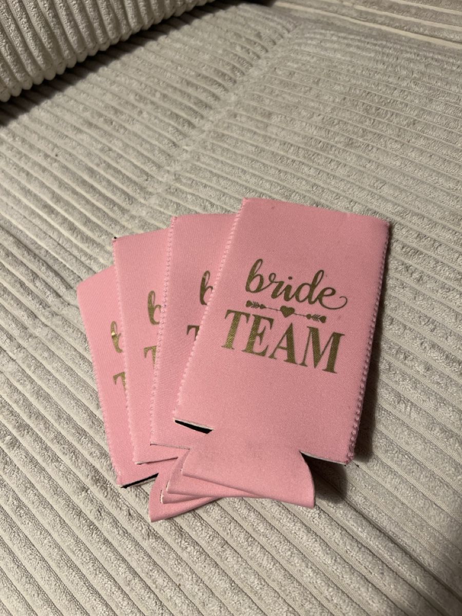 Tutte le decorazioni: Getränkekühler pink "Bride TEAM" 4 Stk. neu – Nuovo (secondo la descrizione) da Basel venduto da kiko9