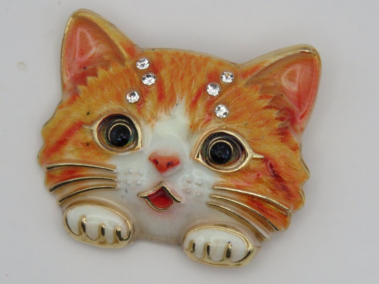 Broches & Aiguilles: Brosche - BÜSI - Emaille - Glitzersteine - 4x3,5cm – Neuf avec emballage d'origine à Grenchen par Yamahwildstar16 1