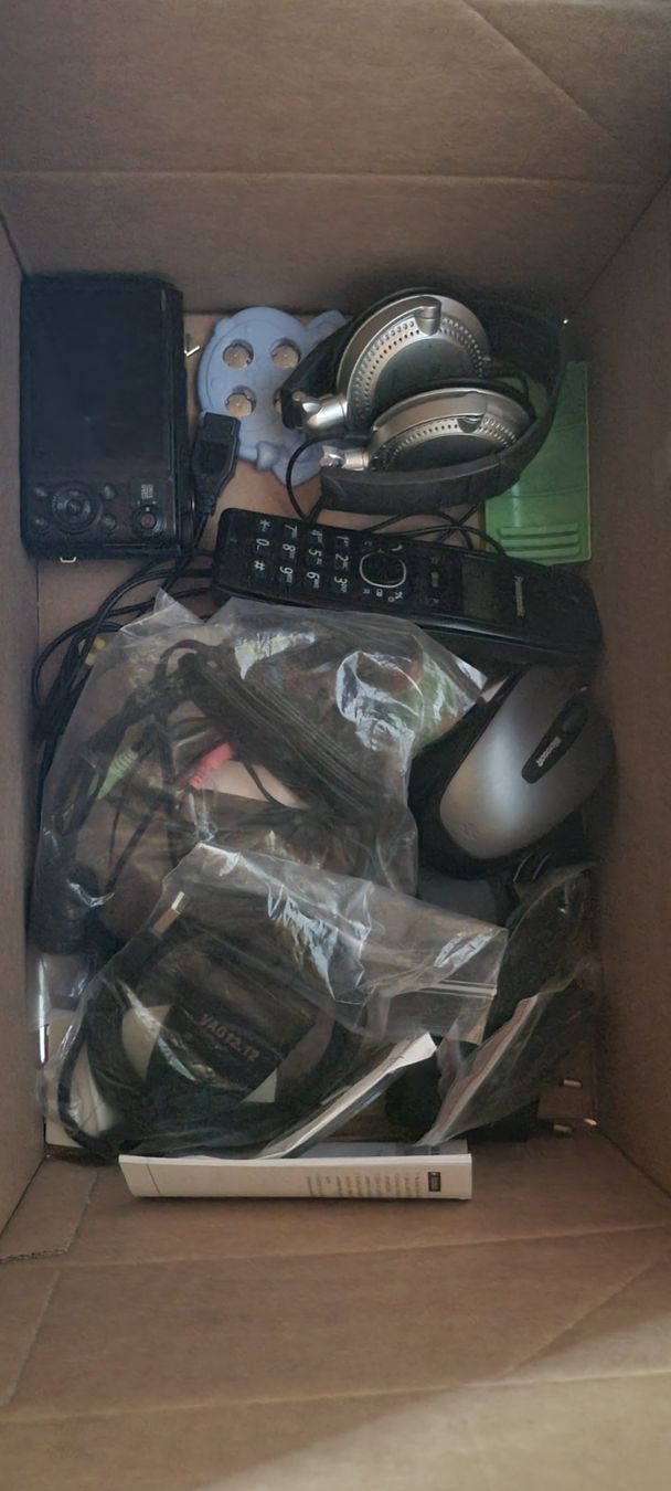 Nintendo Konsolen: Retro Gaming Consoles and Accessories Bundle, defective  ! – Defekt aus Allschwil von NDSS9483 1
