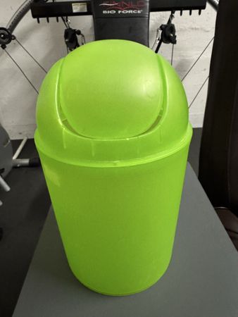 Cestino verde chiaro con coperchio basculante-Nuovo!