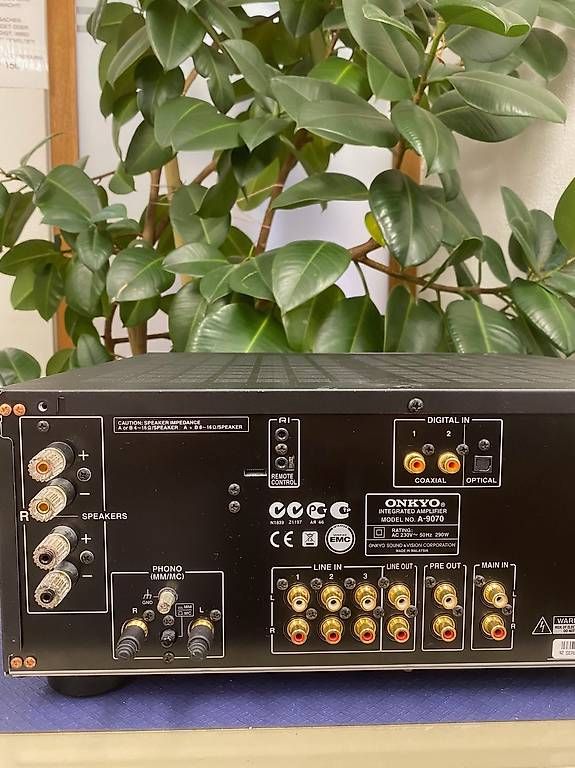 Onkyo Amplificateurs: Hochklassiger Verstärker Onkyo A-9070 – D'occasion à Schaffhausen par Galleria13_Brocki_SH 4