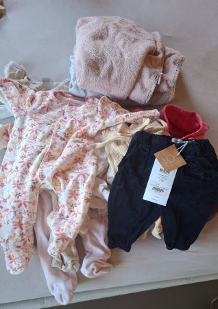 Kleiderpaket mind. 30 Teile Gr. 50 bis 74