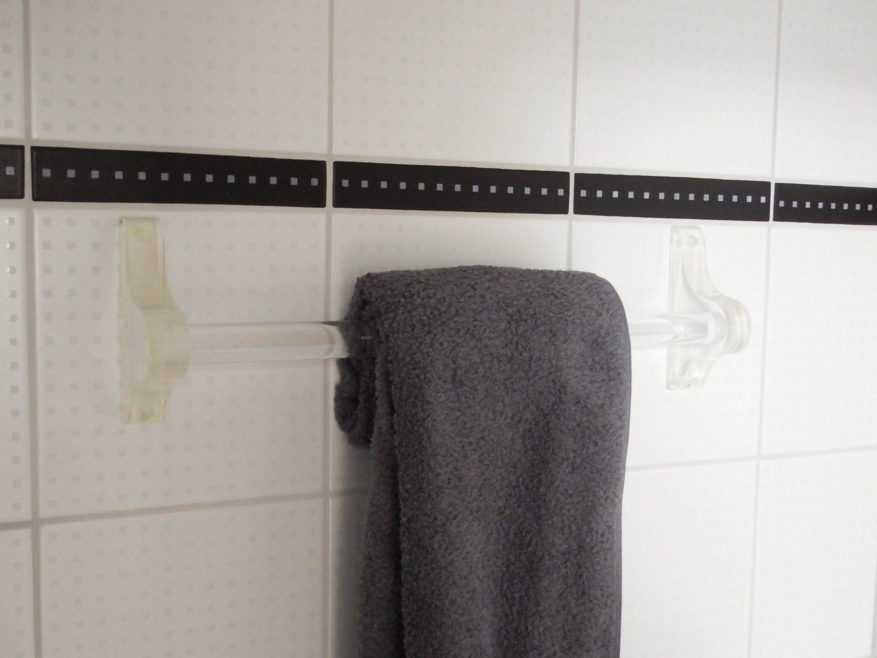 Portes-serviettes: Badetuchstange, Plexiglas, Vintage – D'occasion à Huttwil par Modiste